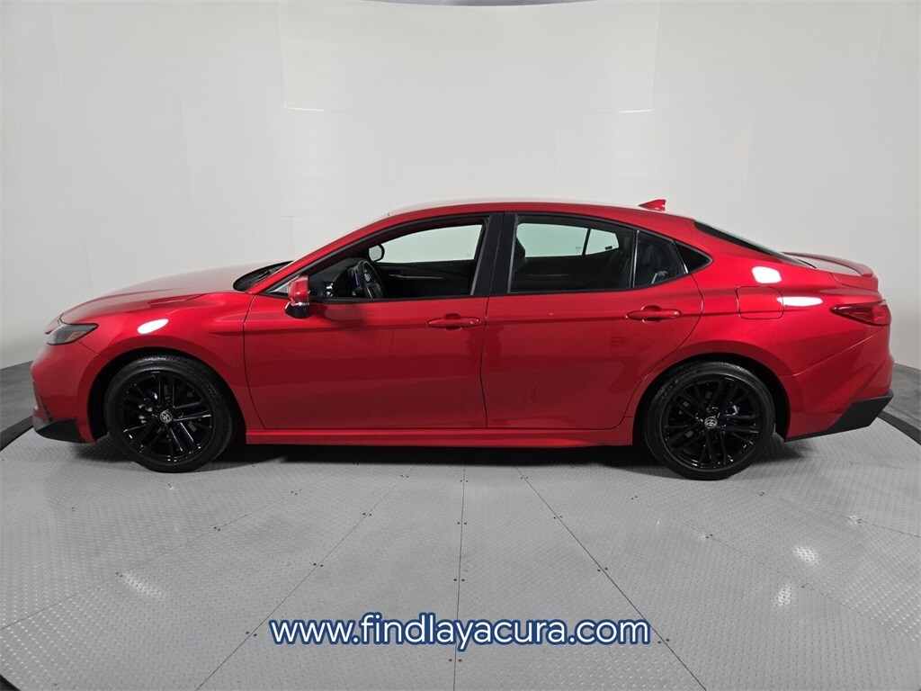 2025 Toyota Camry SE Hybrid photo 3