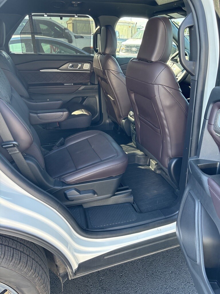 2025 Ford Explorer Platinum photo 4