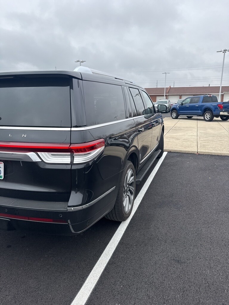 2022 Lincoln Navigator L Reserve photo 4