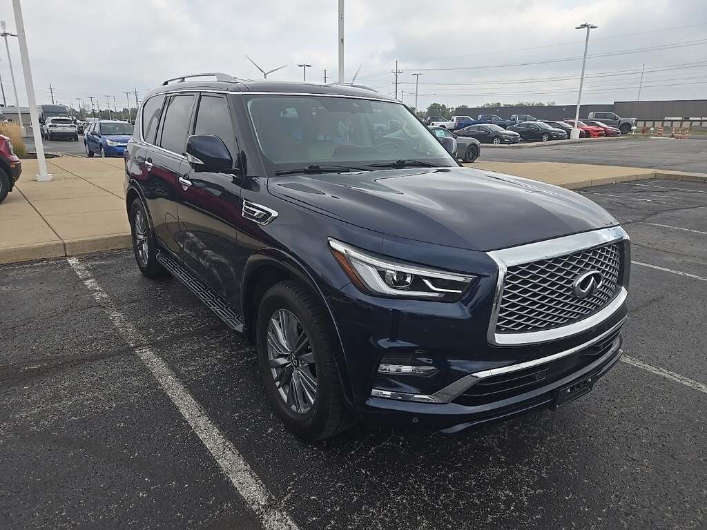 2023 Infiniti QX80 Luxe photo 3