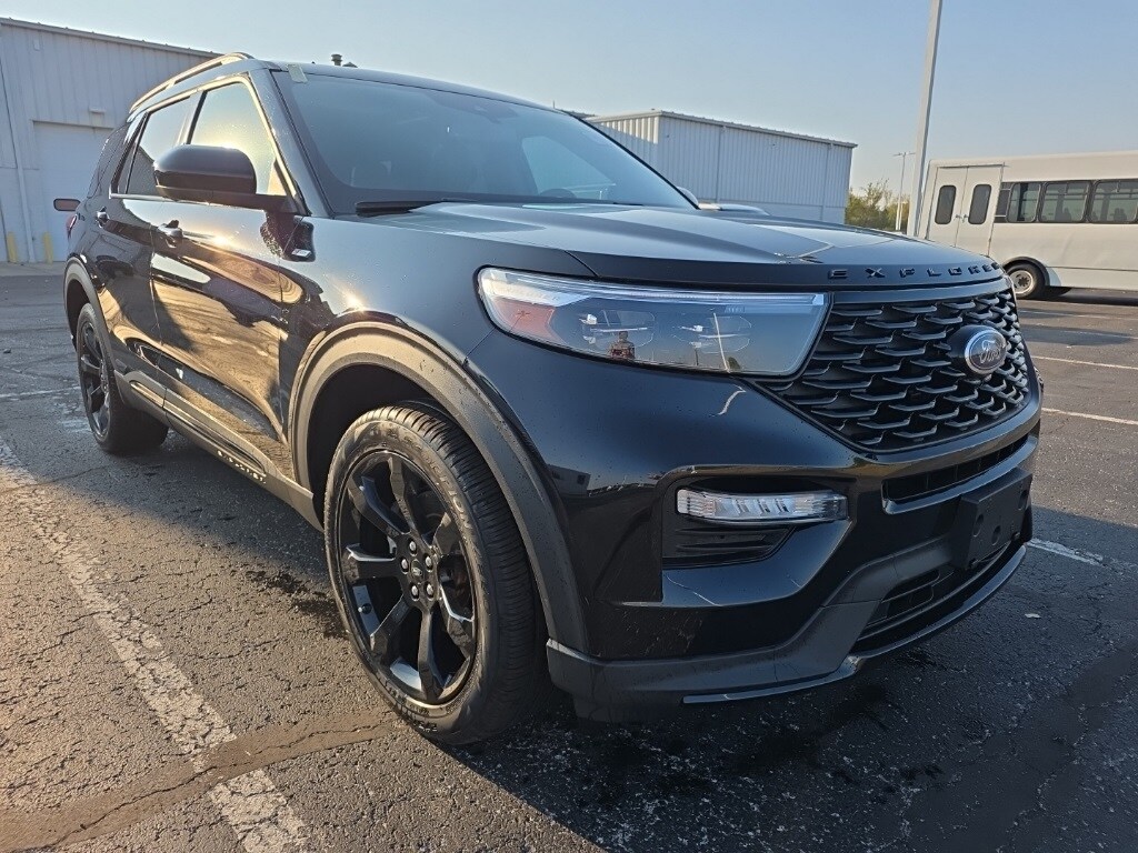2023 Ford Explorer ST-Line photo 2