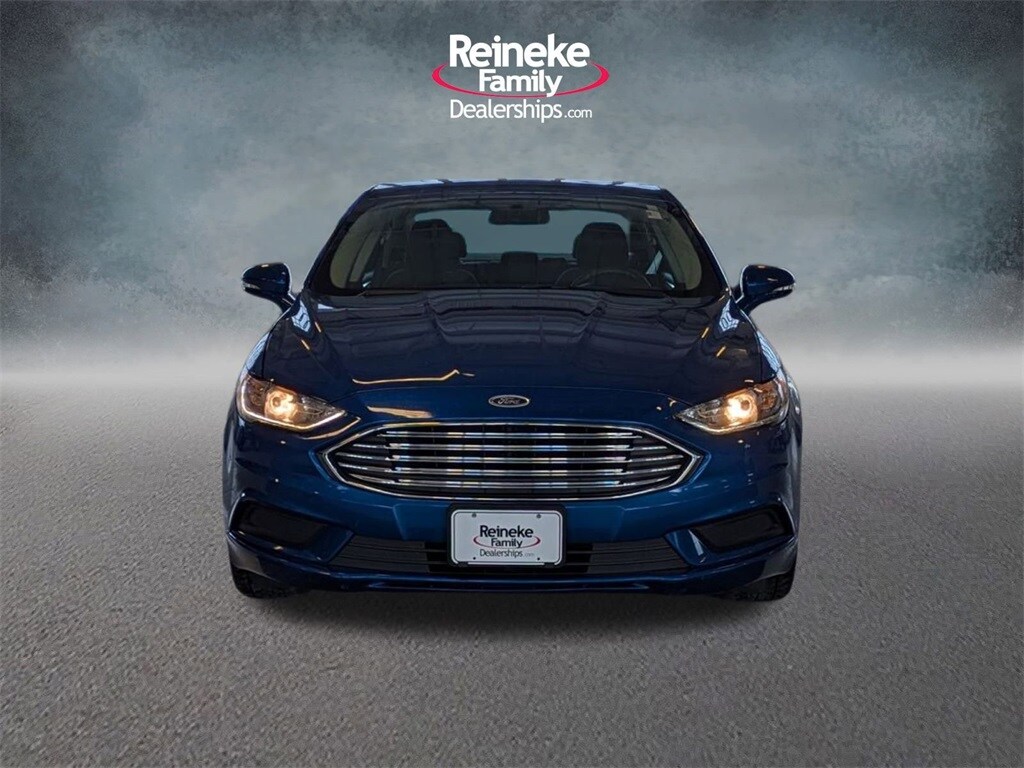 2017 Ford Fusion SE photo 2