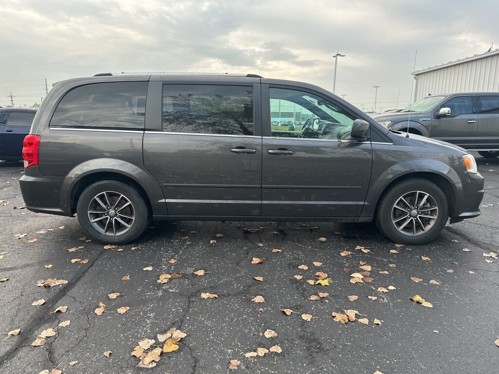 2017 Dodge Grand Caravan SXT photo 4