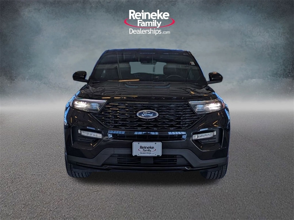 2022 Ford Explorer ST-Line photo 2