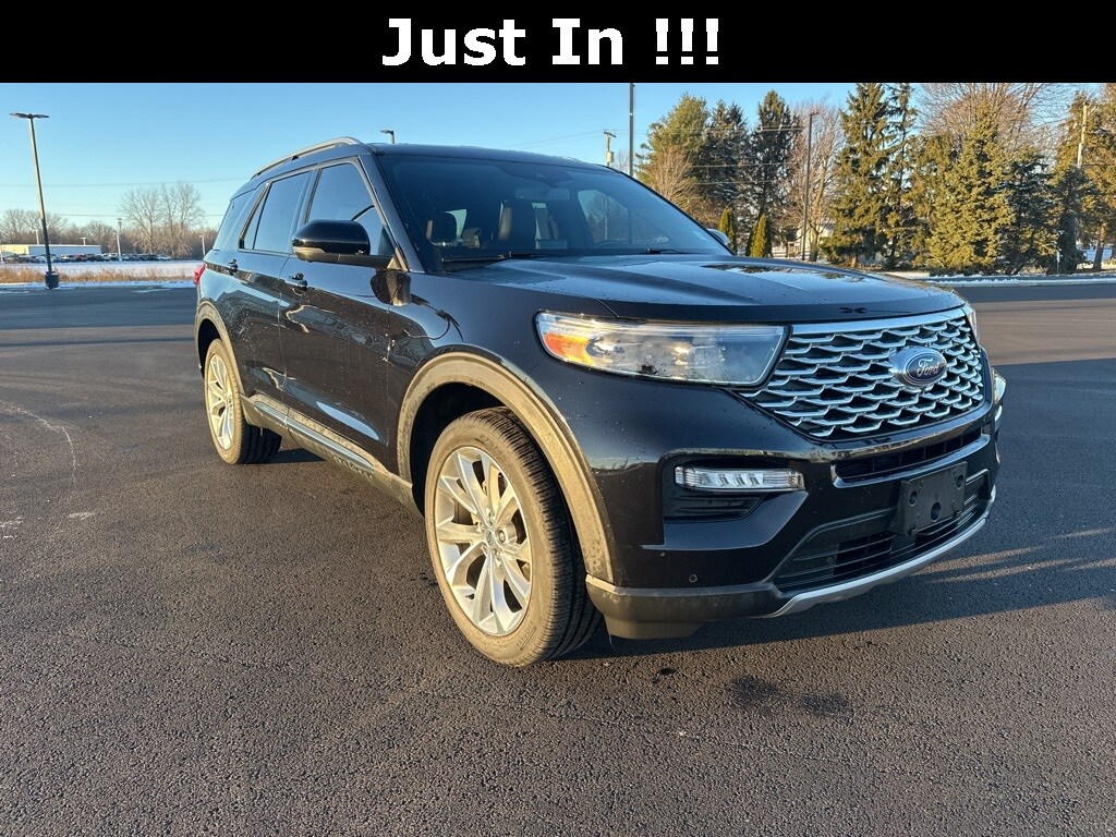 2022 Ford Explorer Platinum's photo