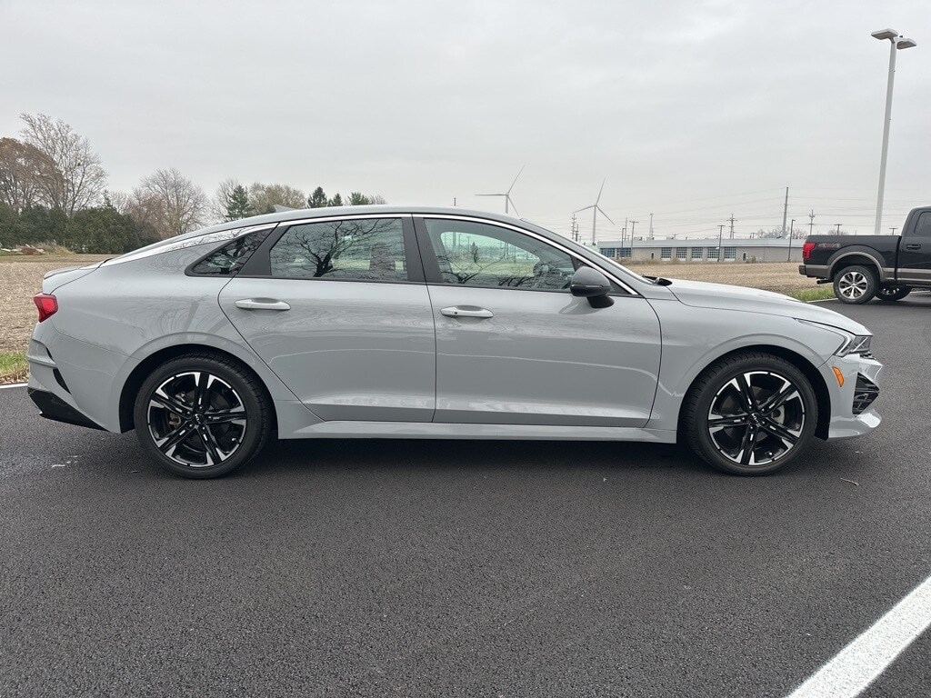 2024 Kia K5 GT-Line photo 2