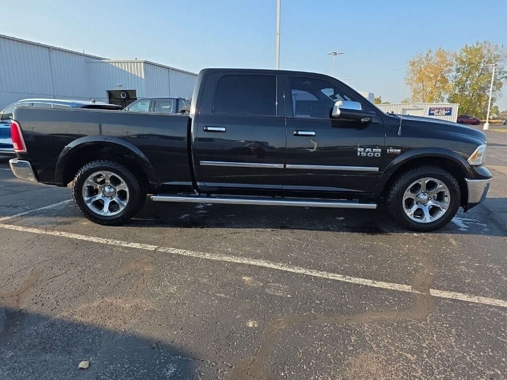 2017 Ram 1500 Laramie photo 4