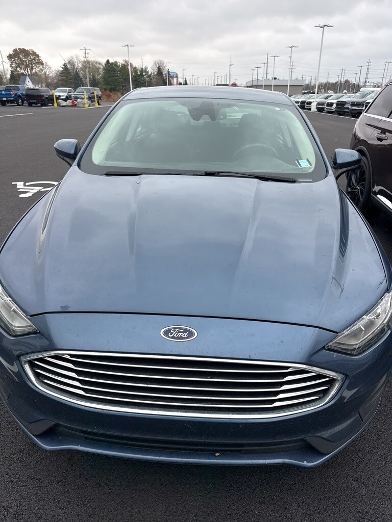 2019 Ford Fusion Hybrid SE photo 2
