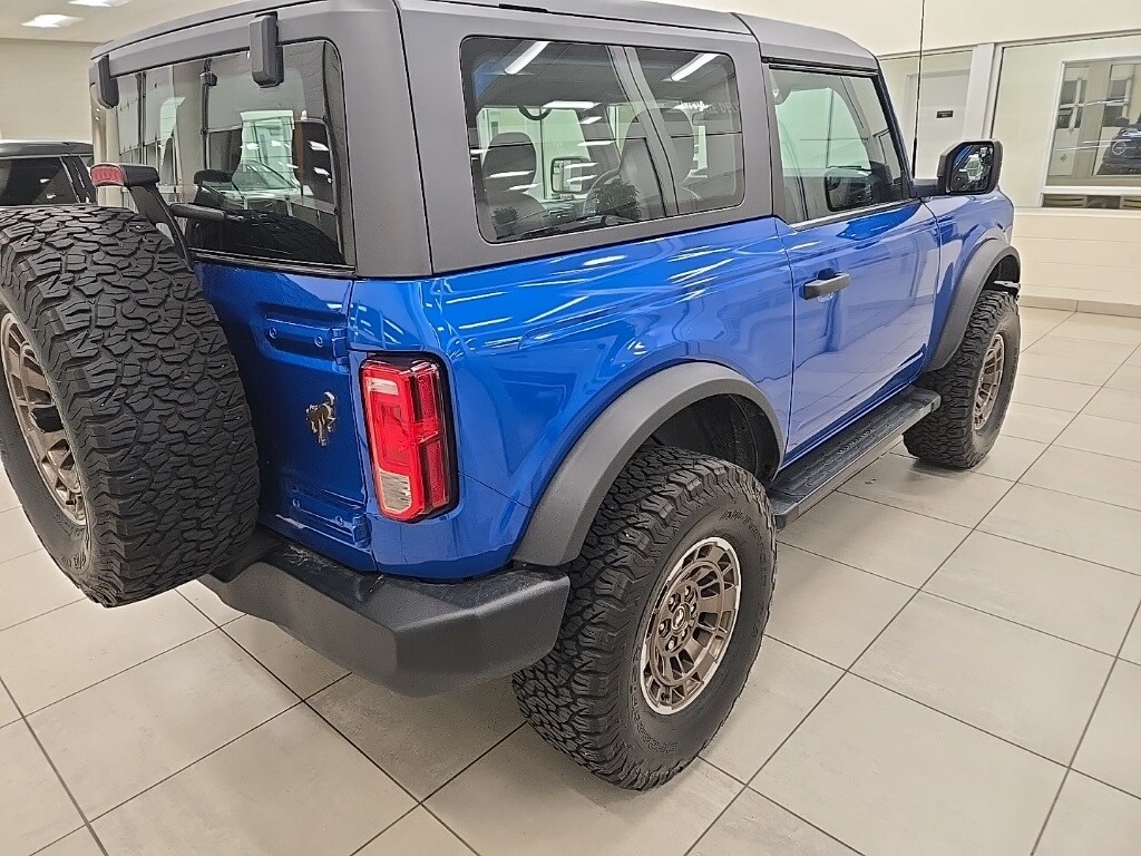 2023 Ford Bronco Base photo 3