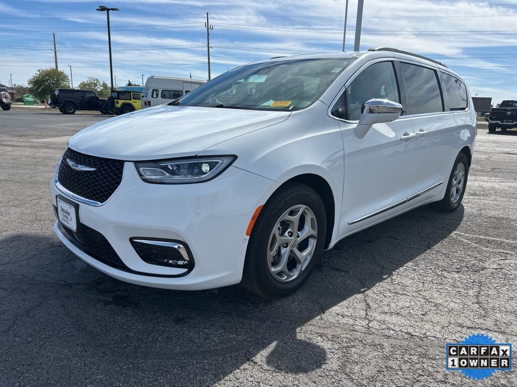2022 Chrysler Pacifica Limited photo 3