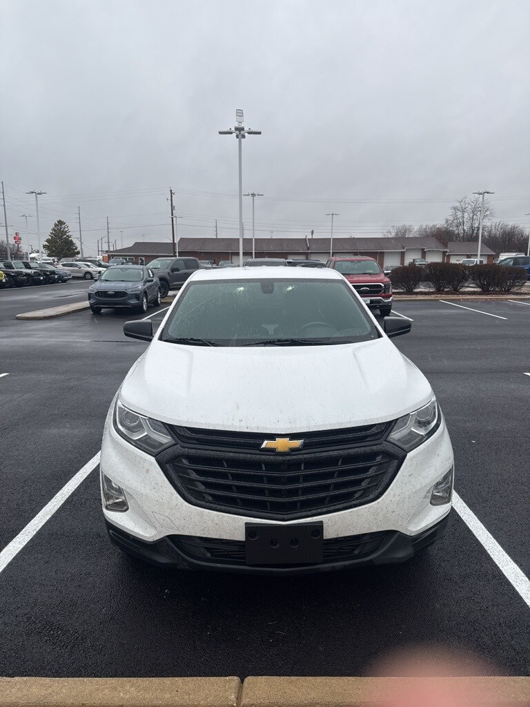 2019 Chevrolet Equinox LT photo 2