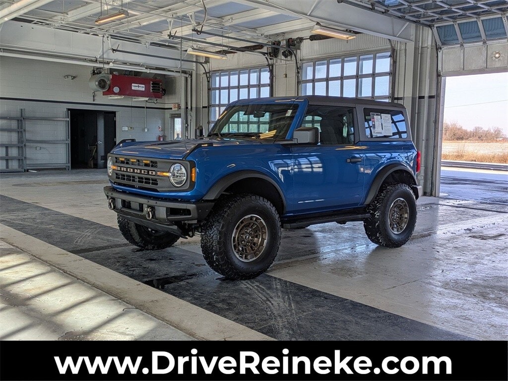 2023 Ford Bronco 2-Door Base's photo