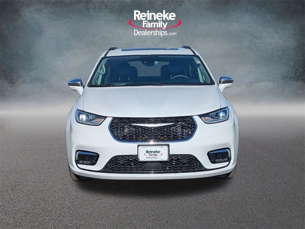 Used 2022 Chrysler Pacifica Limited Van Passenger Van