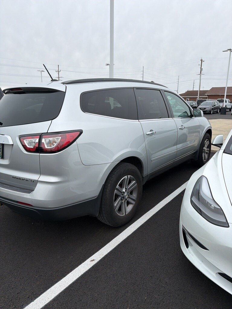 2015 Chevrolet Traverse 2LT photo 3