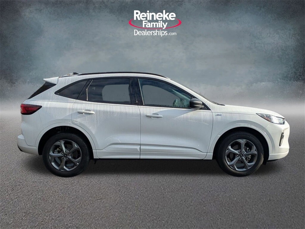 2023 Ford Escape ST-Line photo 4