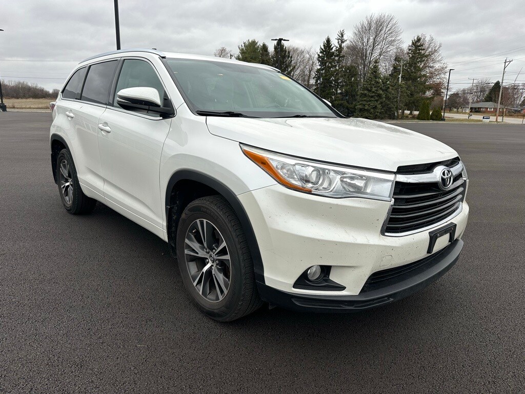 2016 Toyota Highlander XLE photo 2