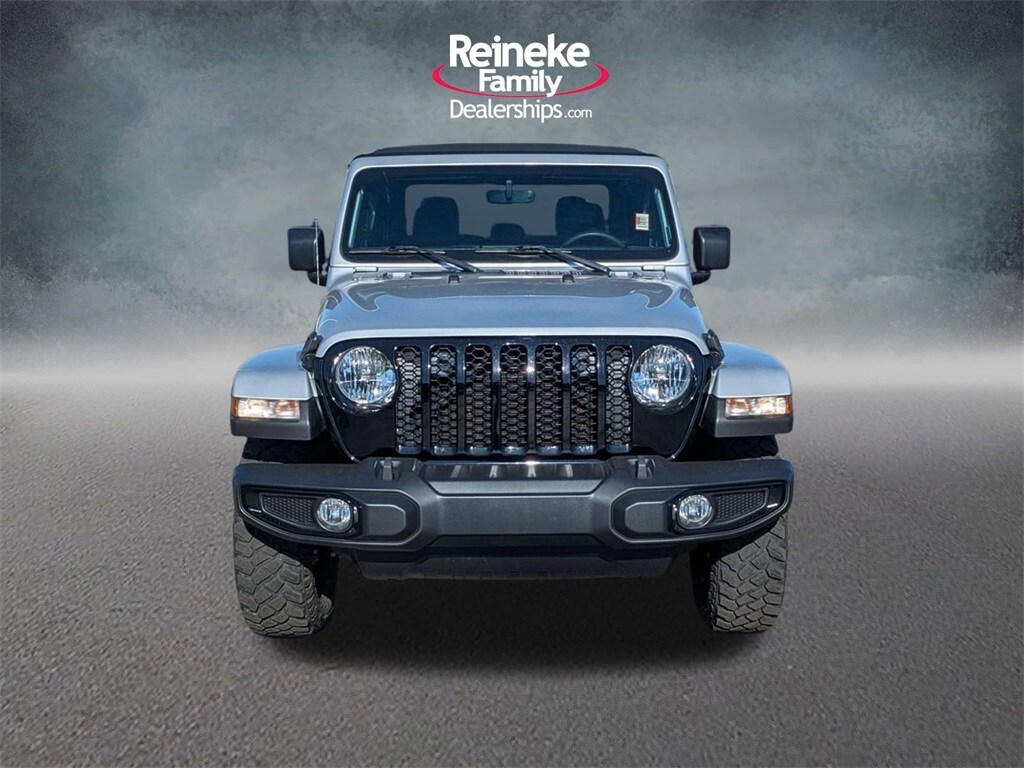 2023 Jeep Gladiator Willys photo 2