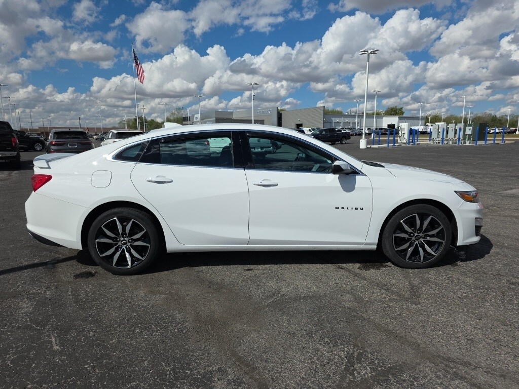 2020 Chevrolet Malibu RS photo 2