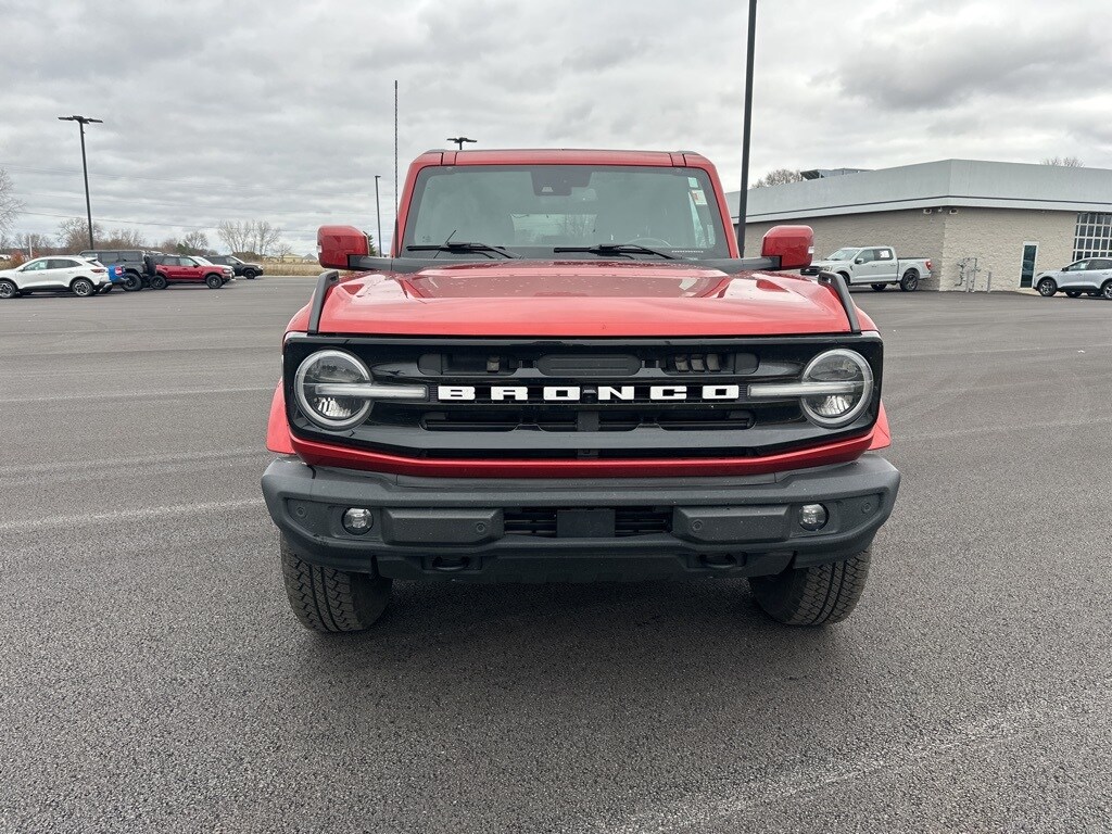 2022 Ford Bronco Outer Banks photo 2