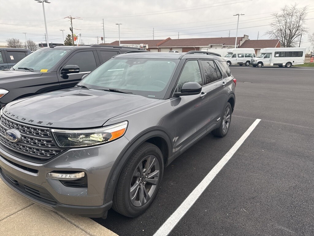 2022 Ford Explorer XLT photo 2