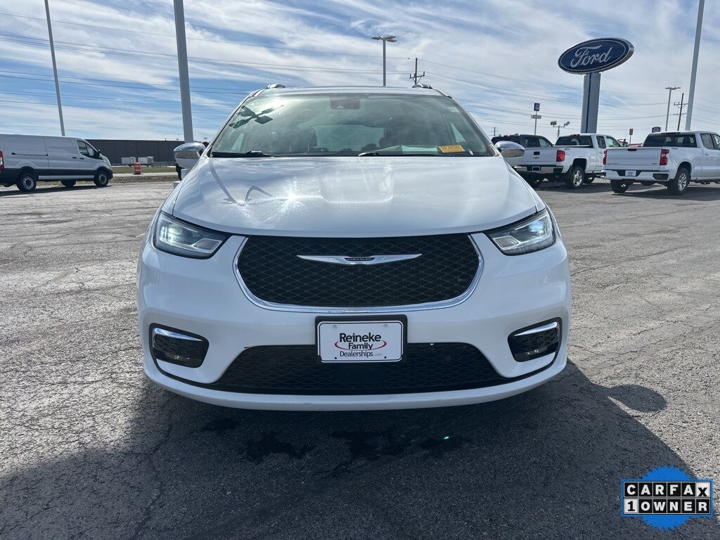 2022 Chrysler Pacifica Limited photo 2