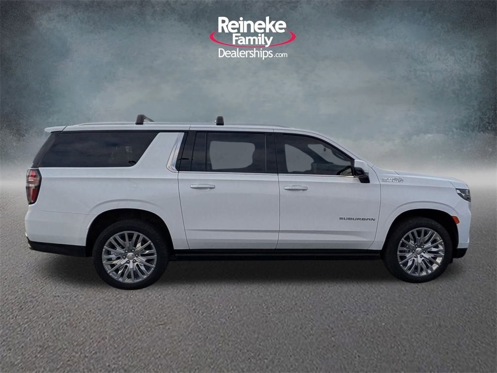 2023 Chevrolet Suburban High Country photo 4