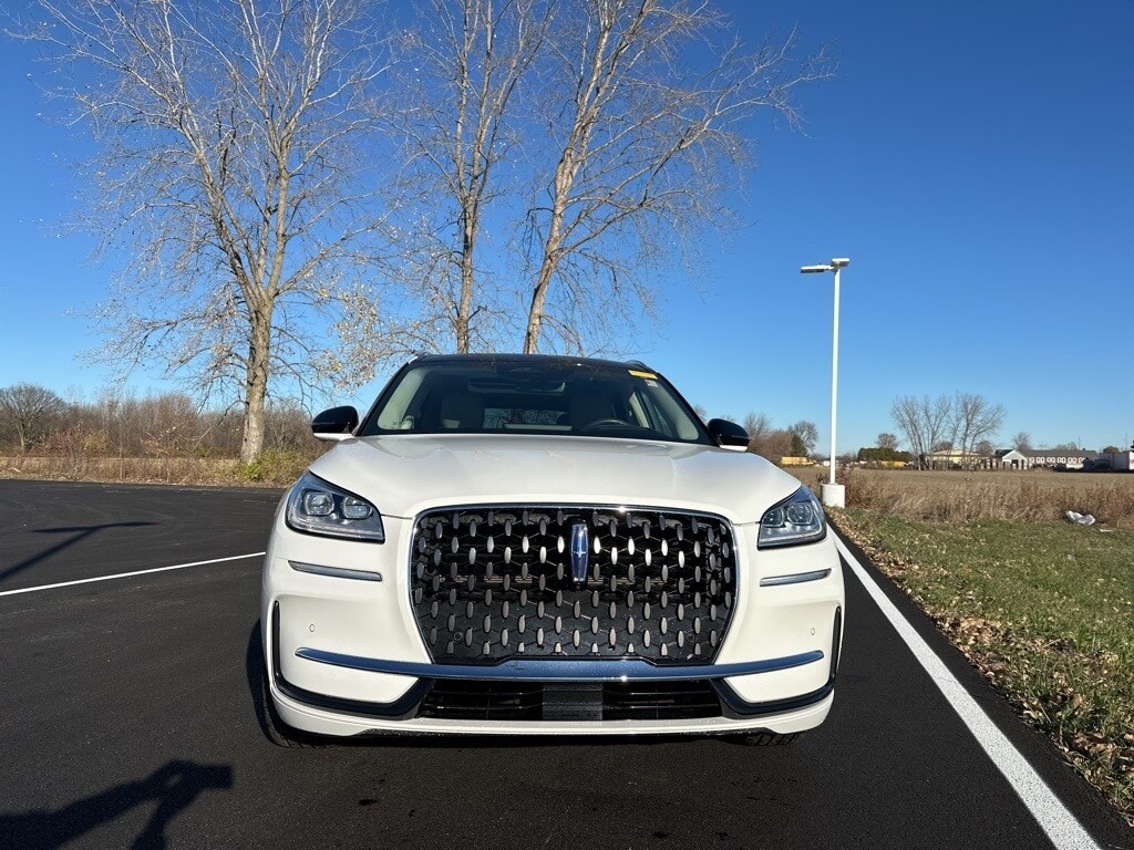 2023 Lincoln Corsair Grand Touring photo 2
