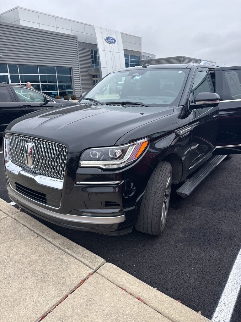 2022 Lincoln Navigator L Reserve photo 3