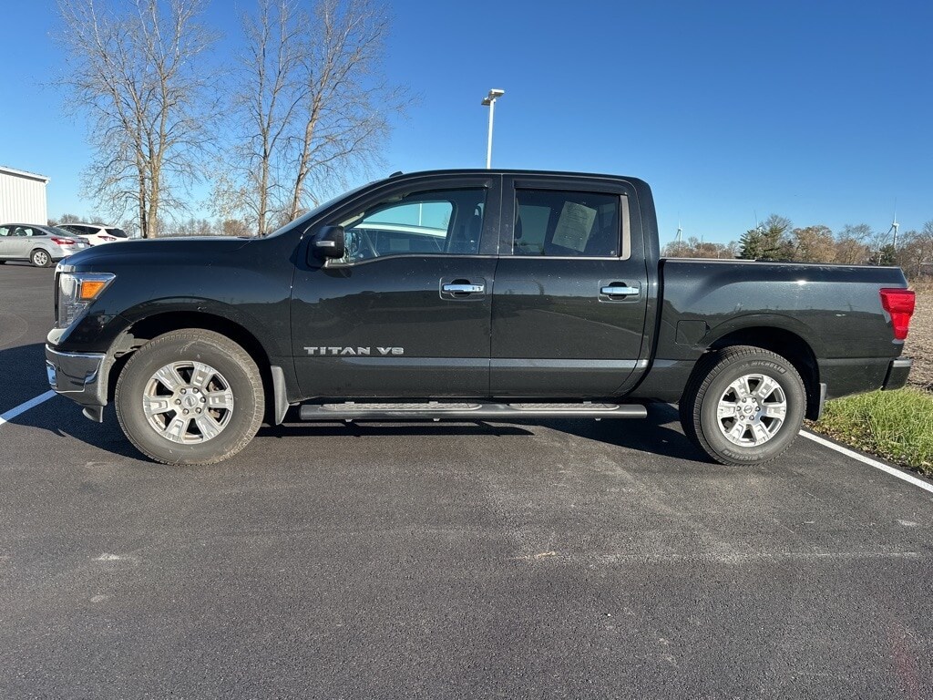 2018 Nissan Titan SV photo 2