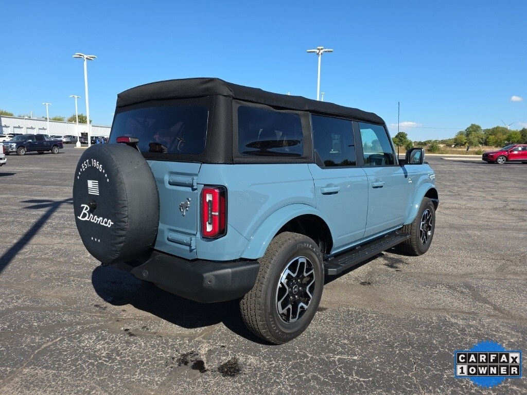 2022 Ford Bronco Outer Banks photo 2
