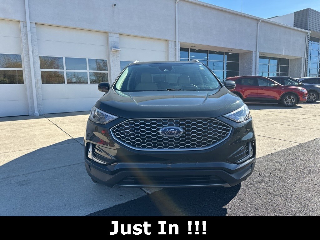 2024 Ford Edge SEL photo 2