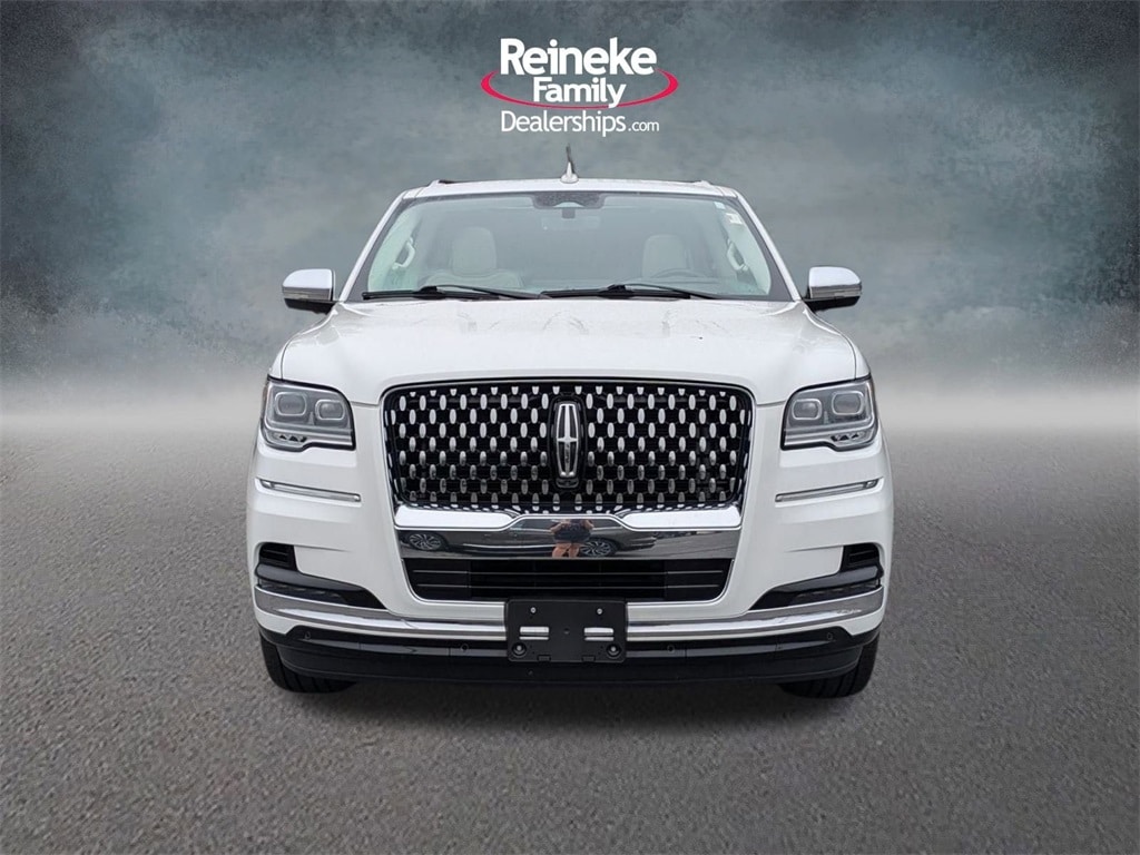 2022 Lincoln Navigator Black Label photo 2