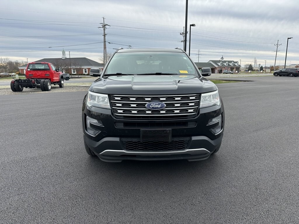 2016 Ford Explorer XLT photo 2