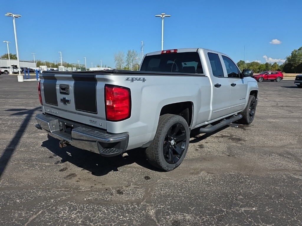 2015 Chevrolet Silverado 1500 LT photo 3
