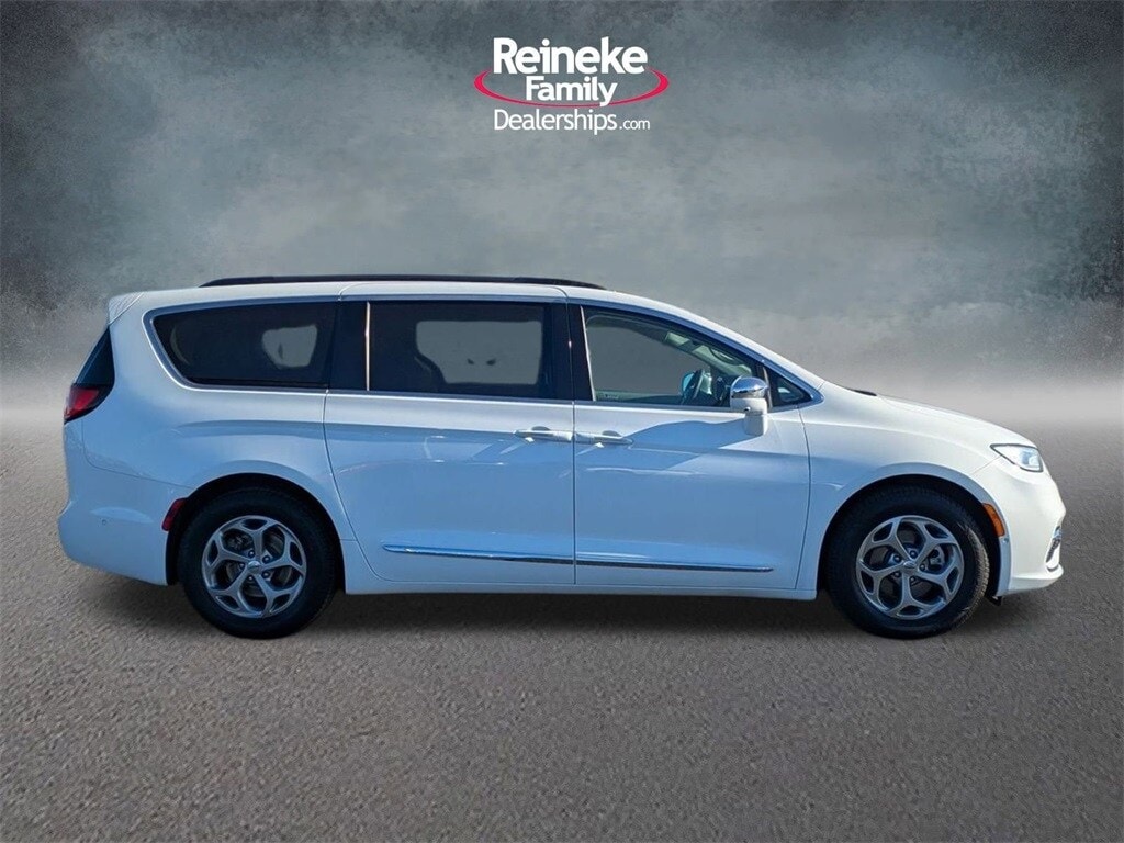 Used 2022 Chrysler Pacifica Limited Van Passenger Van
