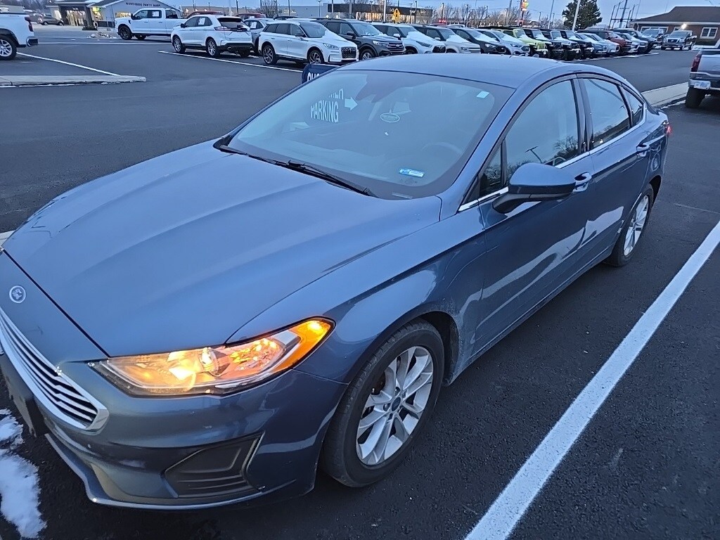 2019 Ford Fusion SE photo 3