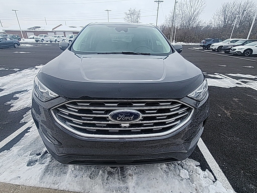 2022 Ford Edge Titanium photo 2