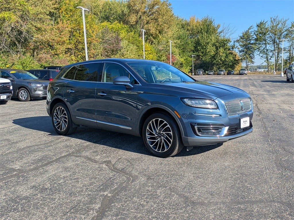 2019 Lincoln Nautilus Reserve photo 3