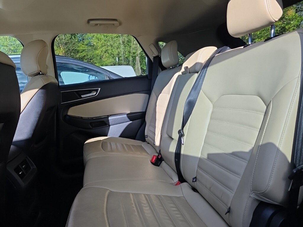 2018 Ford Edge SEL photo 2