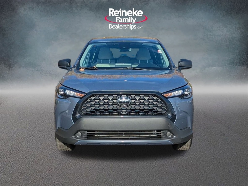 2022 Toyota Corolla Cross L photo 2