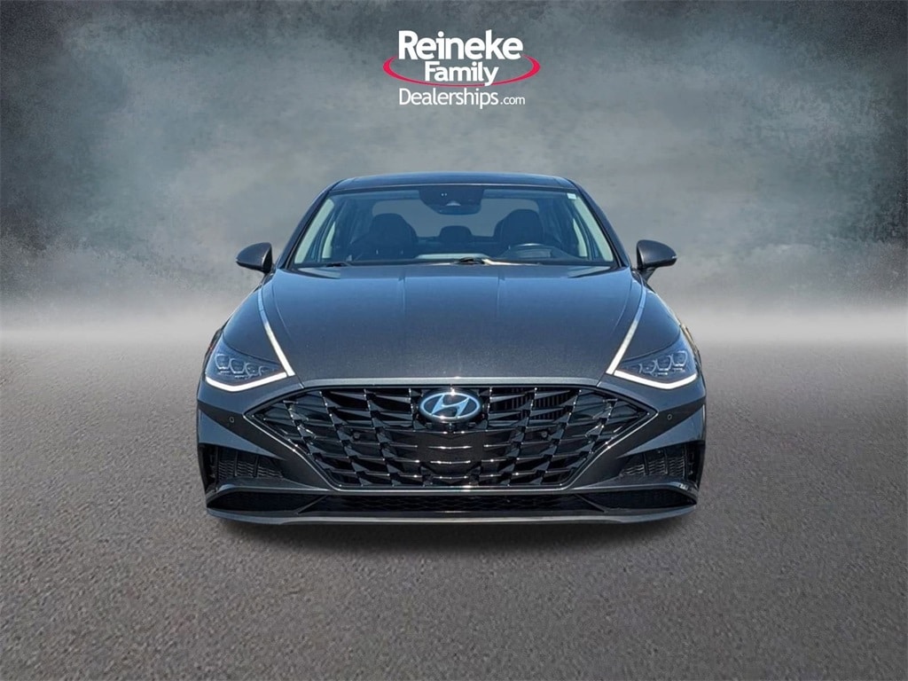 2022 Hyundai Sonata Limited photo 2