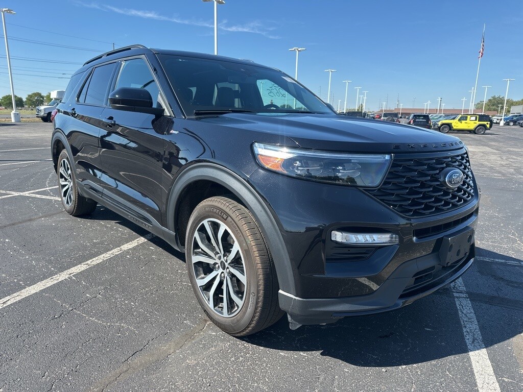 2024 Ford Explorer ST-Line photo 2