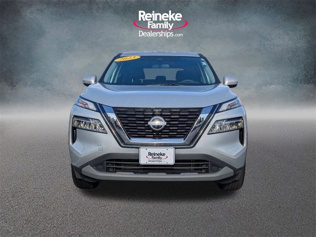 2023 Nissan Rogue SV photo 2