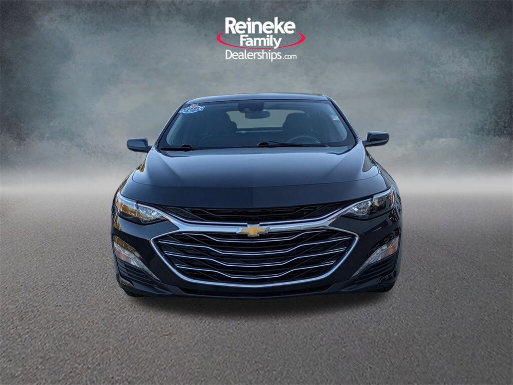 2023 Chevrolet Malibu 1LT photo 2