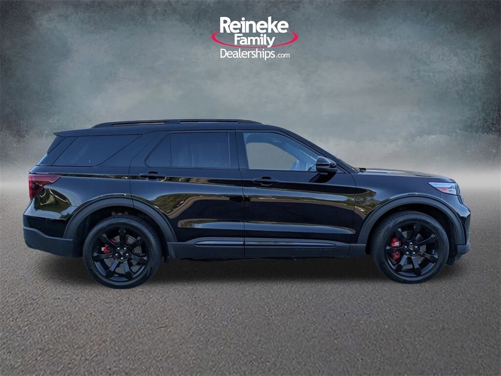 2022 Ford Explorer ST photo 4
