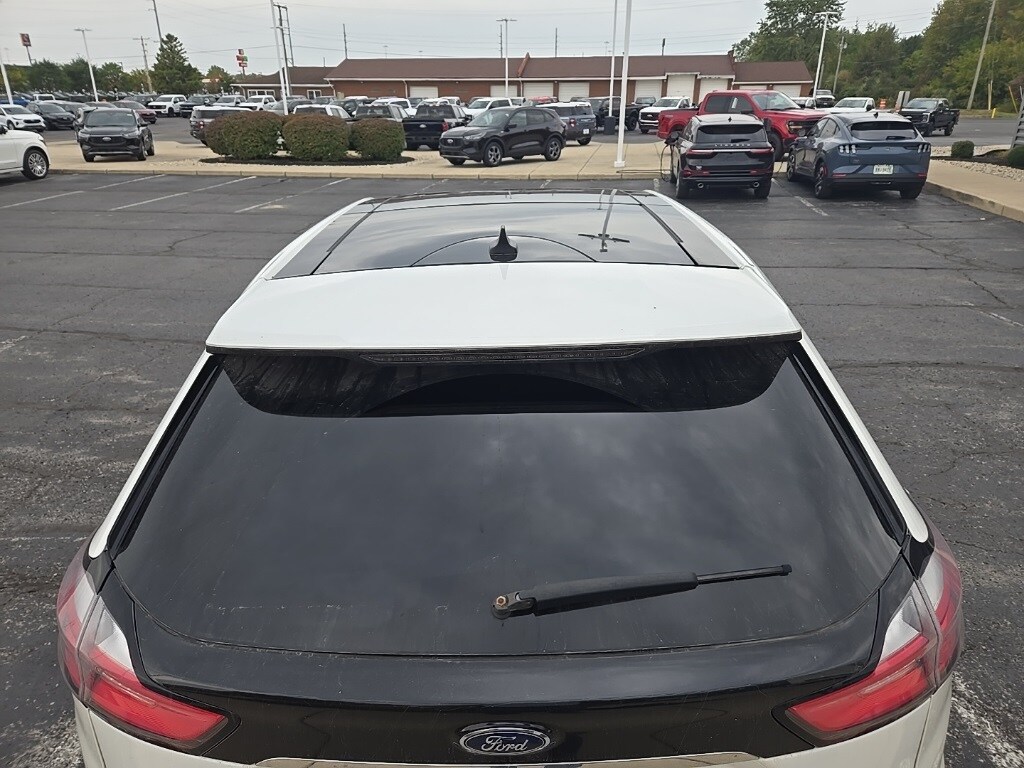 2020 Ford Edge SEL photo 3
