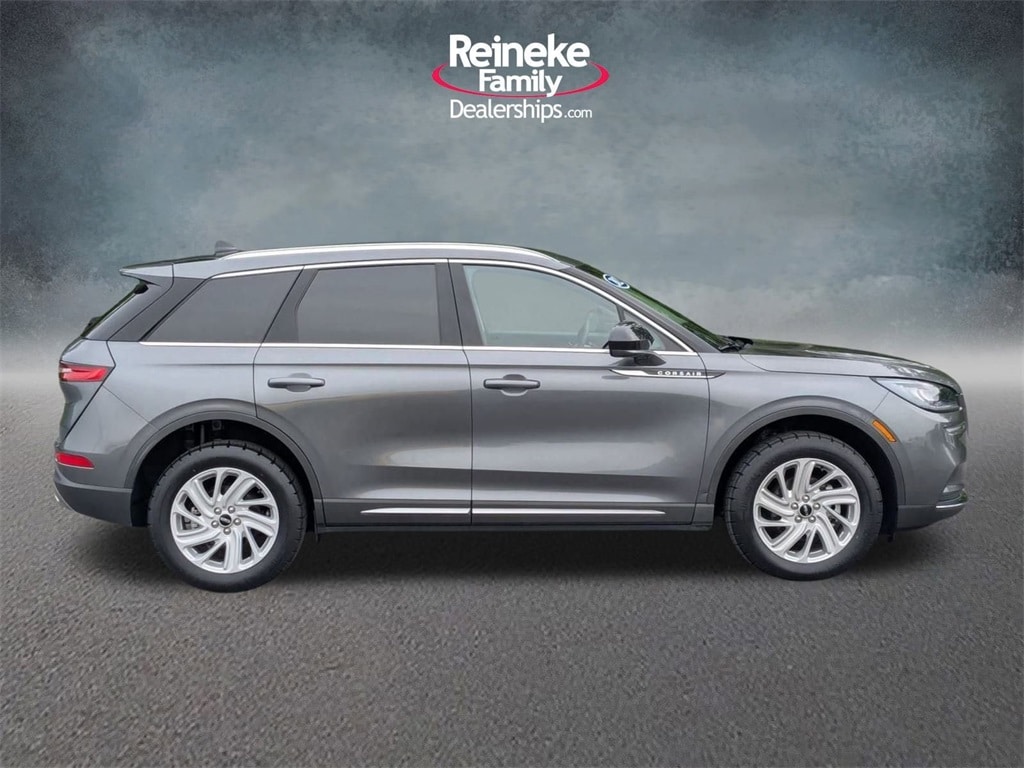 2022 Lincoln Corsair Standard photo 3
