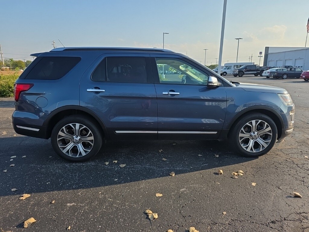 2019 Ford Explorer Platinum photo 2