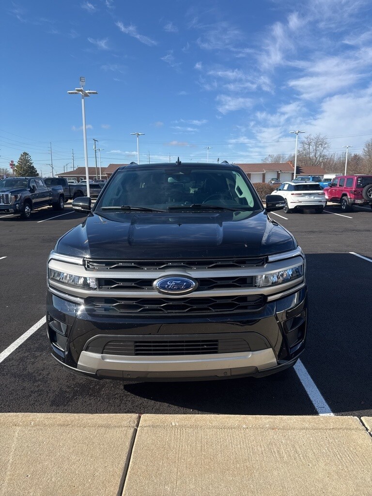 2024 Ford Expedition MAX XLT photo 2