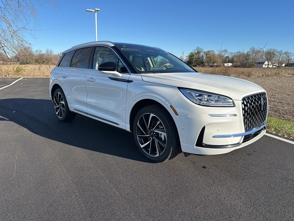 2023 Lincoln Corsair Grand Touring photo 3